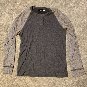 Urban Outfitters - BDG Henley / Medium
